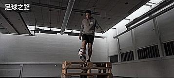 花式足球技巧学会了快去试试吧,简单花式足球过人技巧