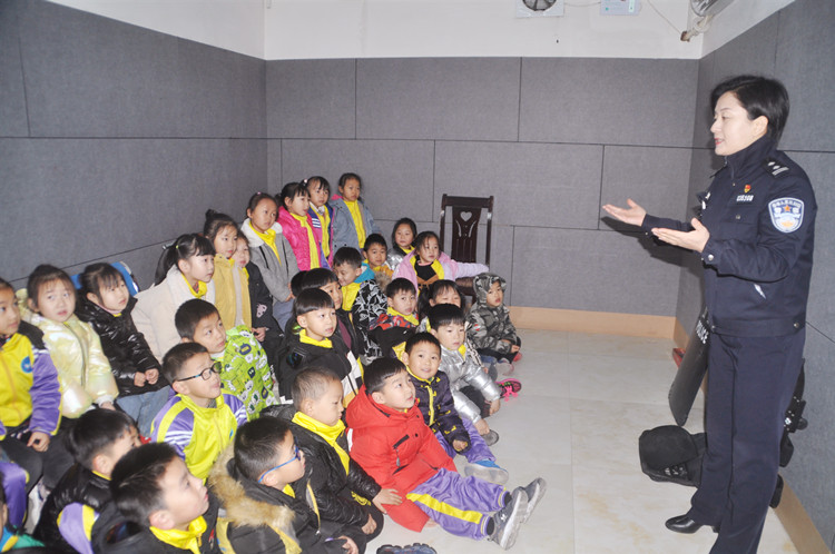 向阳文化幼儿园环创,向阳幼儿园亲子活动