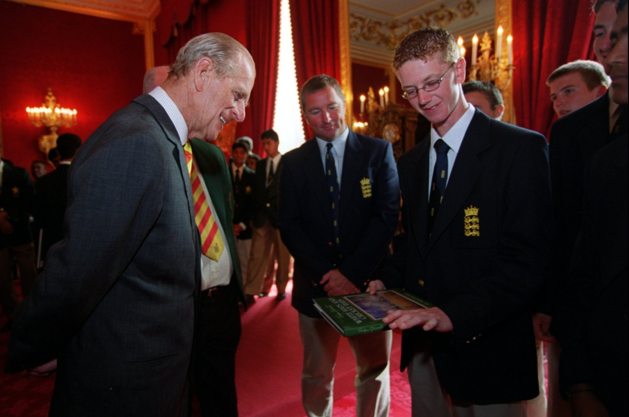 王子血统却命运多舛73载英国女王配偶传奇一生