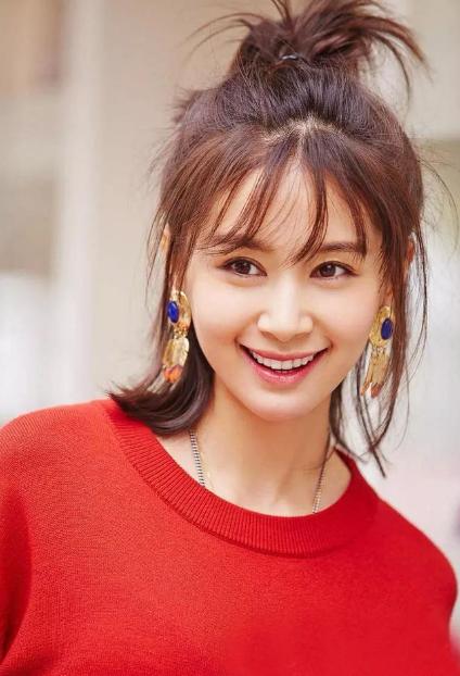 夏天显脸小又凉快的扎发,减龄半扎发显得头发很多的发型