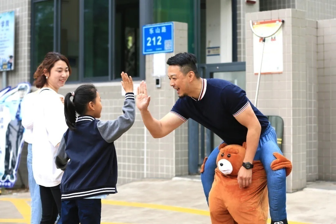 南京河西致远初级中学和河西南外,河西致远中学