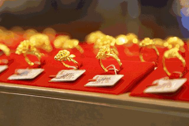 奈雪开业送惊喜！muji、优衣库众大牌低价狂欢！国潮大秀华丽来袭