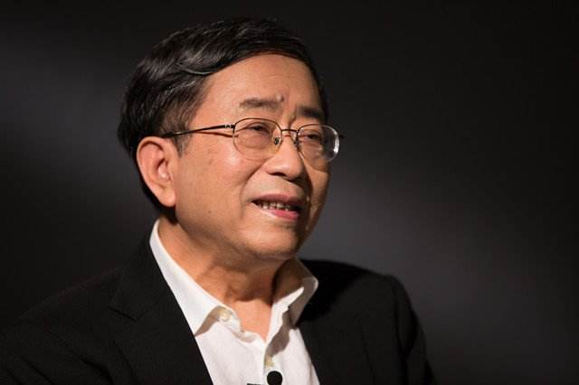 余秋雨为啥身败名裂,余秋雨人物散文