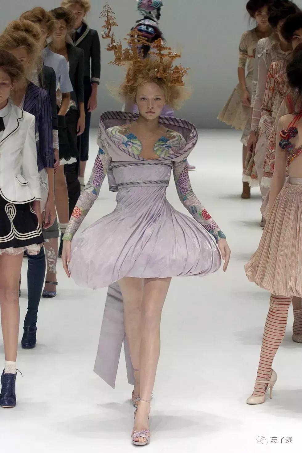 时装t台及镜前造型,时装t台秀套装