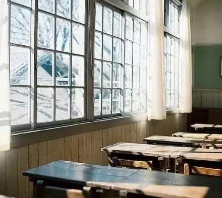 致敬最美老师的诗句,写给老师感谢师恩的诗