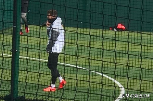 这是什么神仙CP？切尔西中场违反隔离令，只为与好友外出踢球！