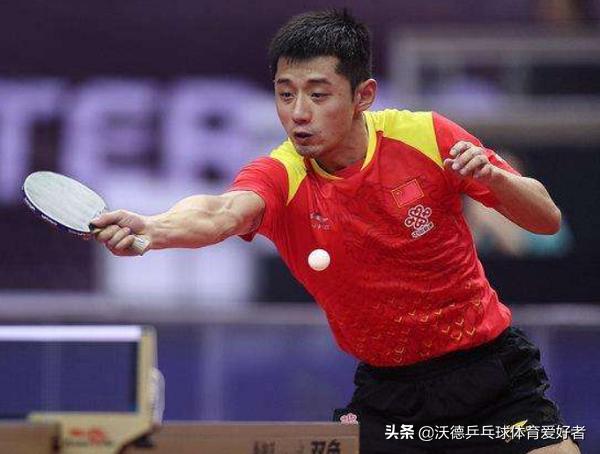 张继科夺冠最精彩的一次,张继科赢球后领奖时的照片