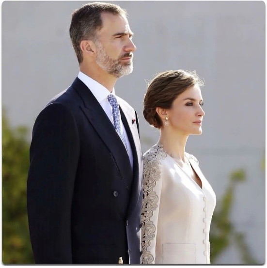 西班牙俩公主差几岁,西班牙公主两姐妹谁漂亮