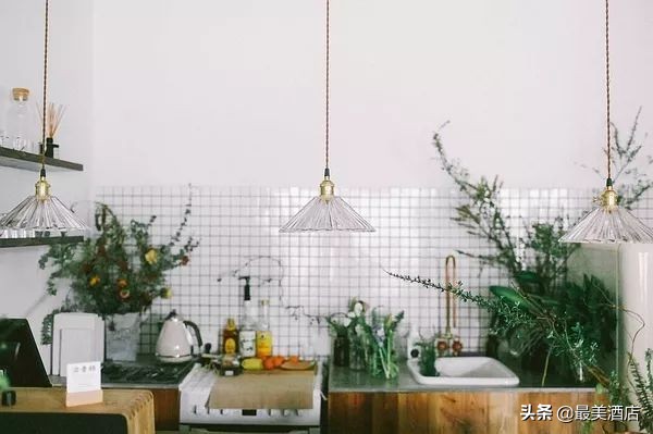 她放弃了总监职位后续,她辞去总监回家扶贫全集