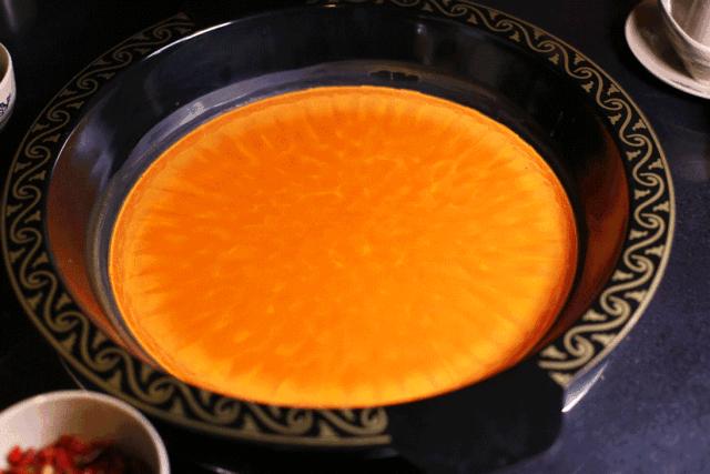 包锅底油碟的19.9自助火锅,一桌一个锅底39元自助油碟