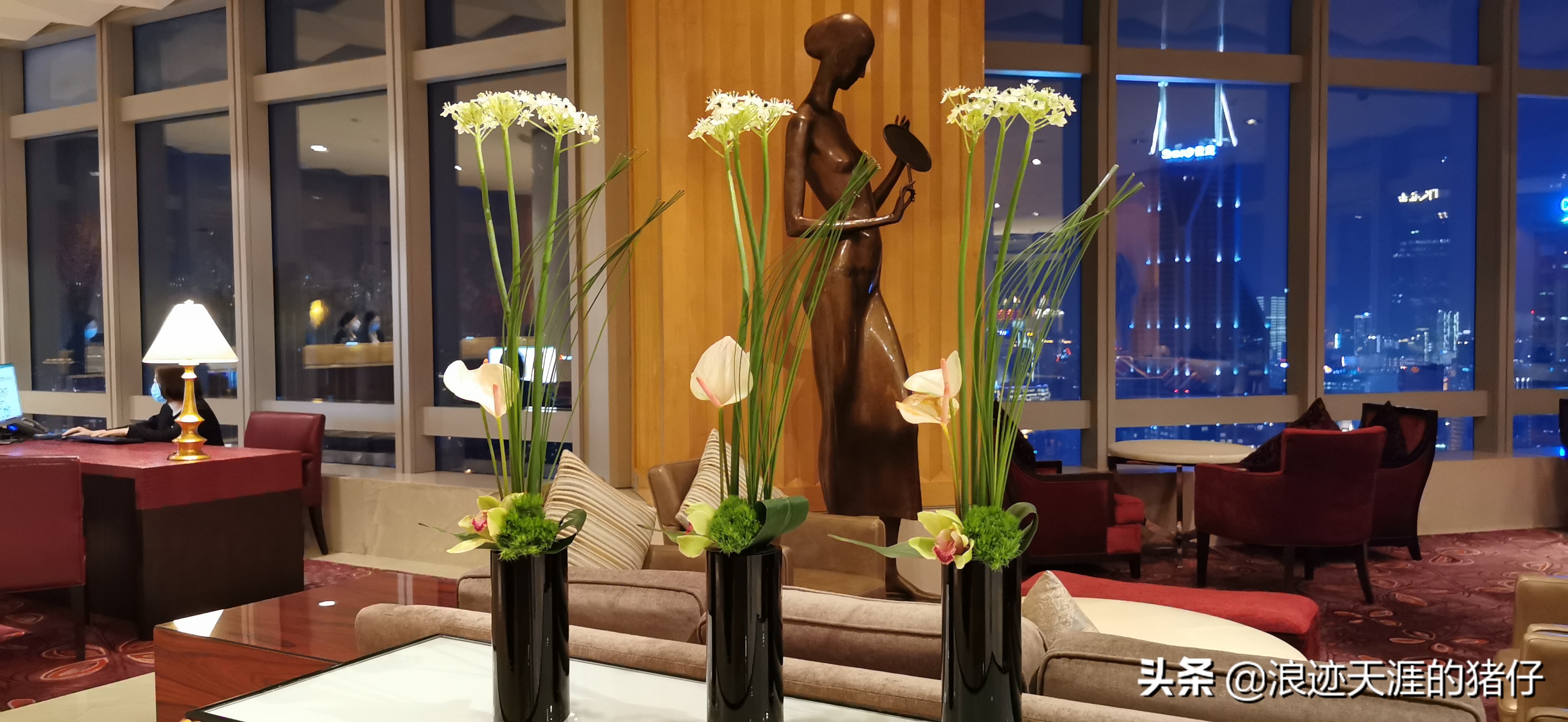 开业十八年上海最中心奢华五星酒店体验,喜半参犹。因为疫情缘故