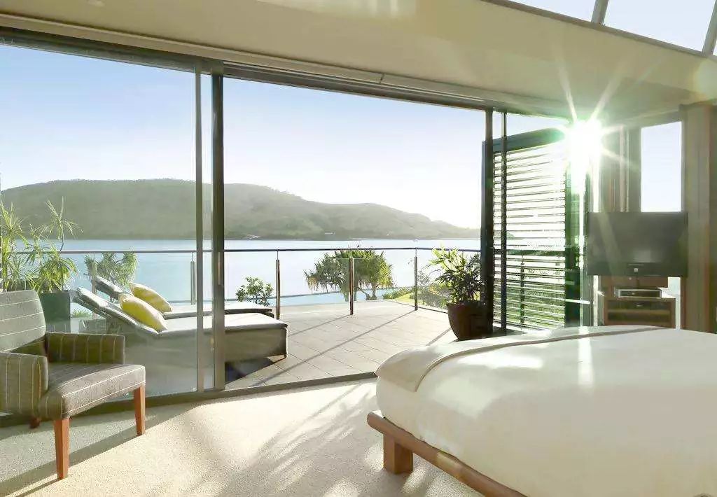 安装铝合金门窗人工费多少一平米,铝合金门窗安装前怎么检查材料