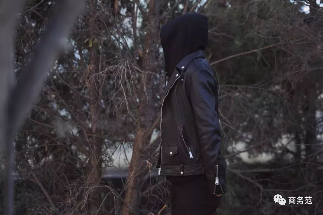 姊呮牴鍐绌挎惌,姊呮牴绂忓厠鏂悓娆剧毊澶瑰厠