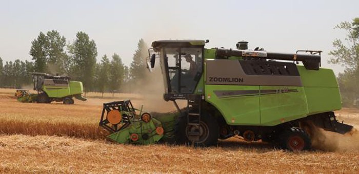 大型联合收割机多少钱一台进口,联合收割机报价大全新款