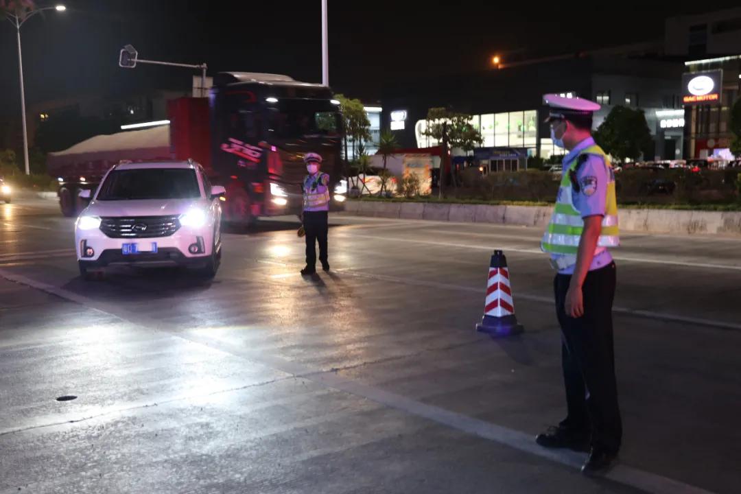 警方大清查一夜抓获20多人,汕头潮南统一清查行动