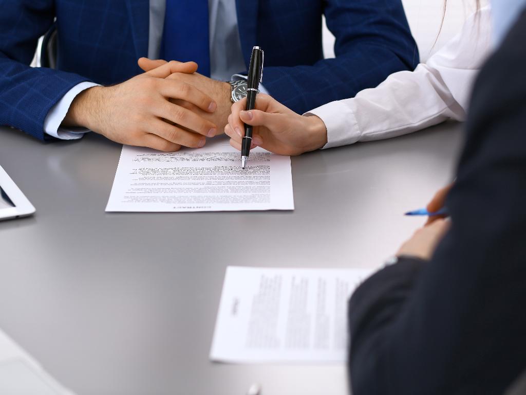 公司持续亏损股东不让退股怎么办,公司一直亏损小股东如何解套