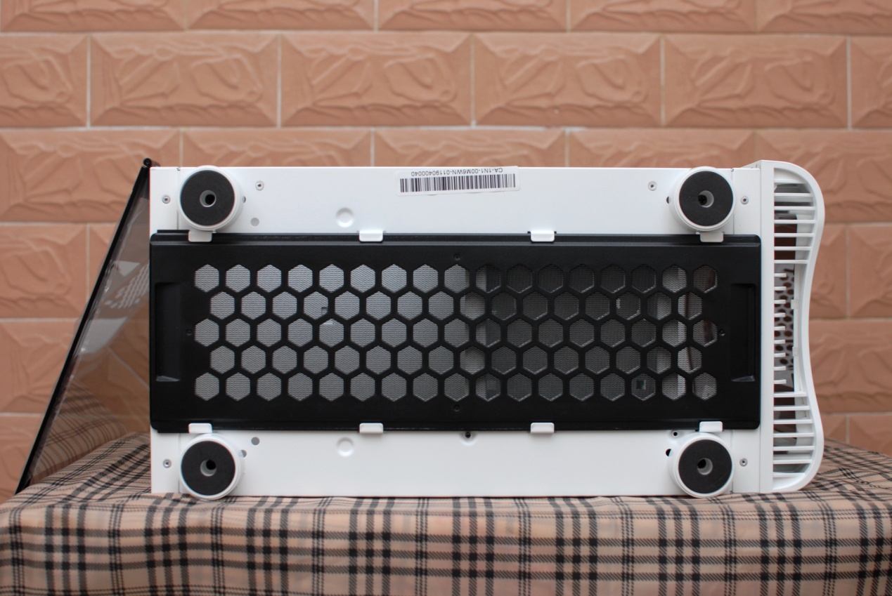 thermaltake机箱挑战者h6,真材实料看得到的产品