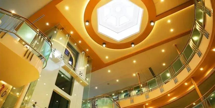 你也许看过许多海景，唯独漏掉了这条王道性价比的豪华海洋之路