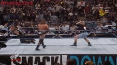 拳王暴打wwe,施瓦辛格一拳打倒wwe