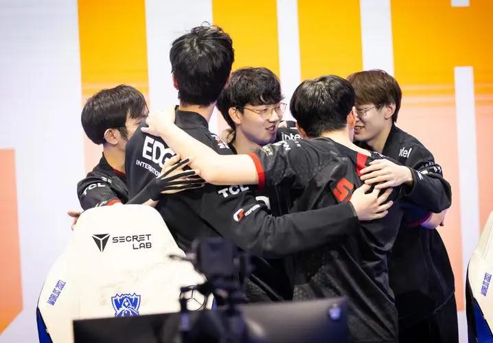 我们在冰岛夺过一次冠军,距离中国7.77公里的冰岛