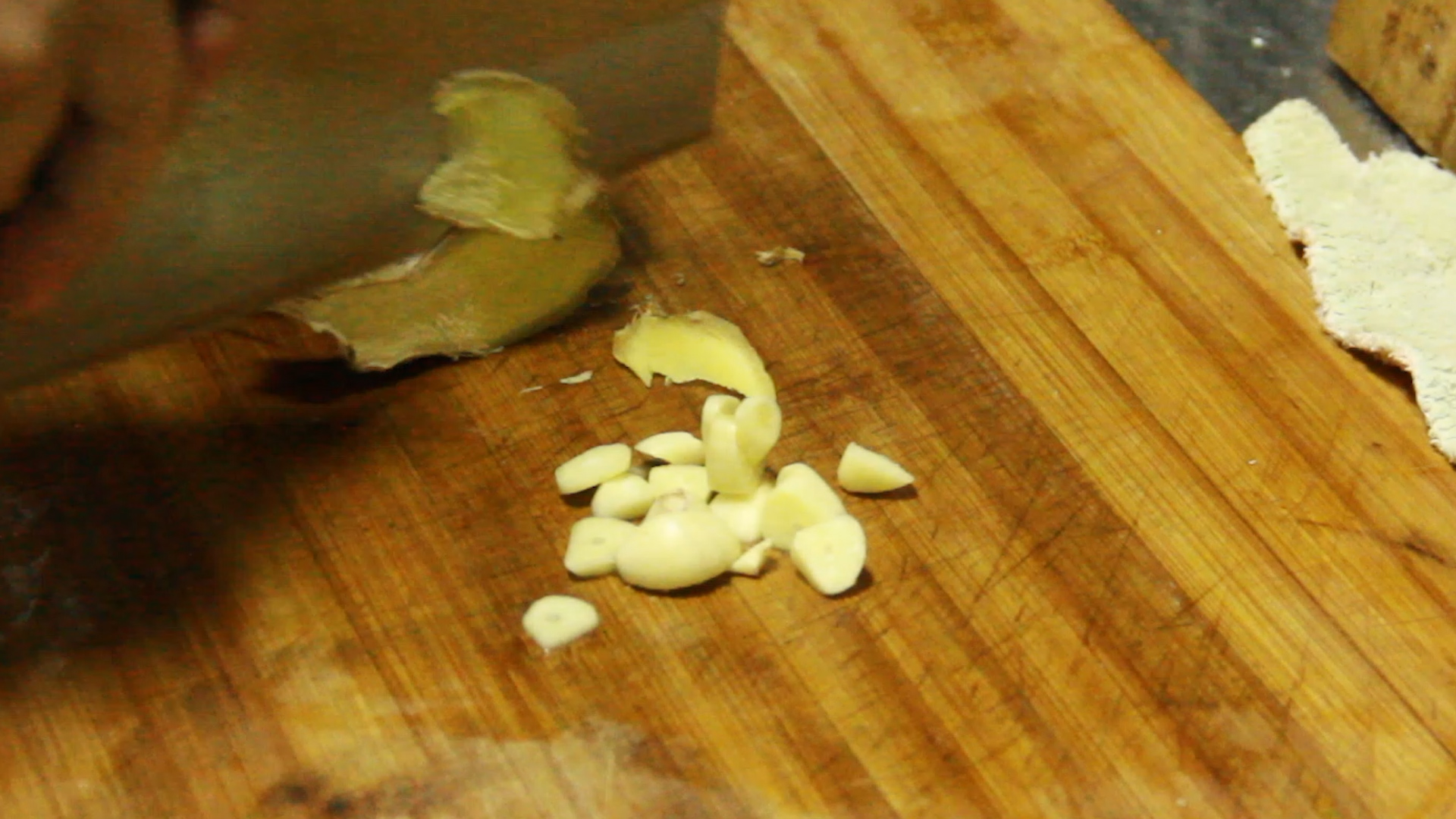 别再吃大盘鸡了！很多吃过的人为啥做不到？试着炒一次，忘掉很难