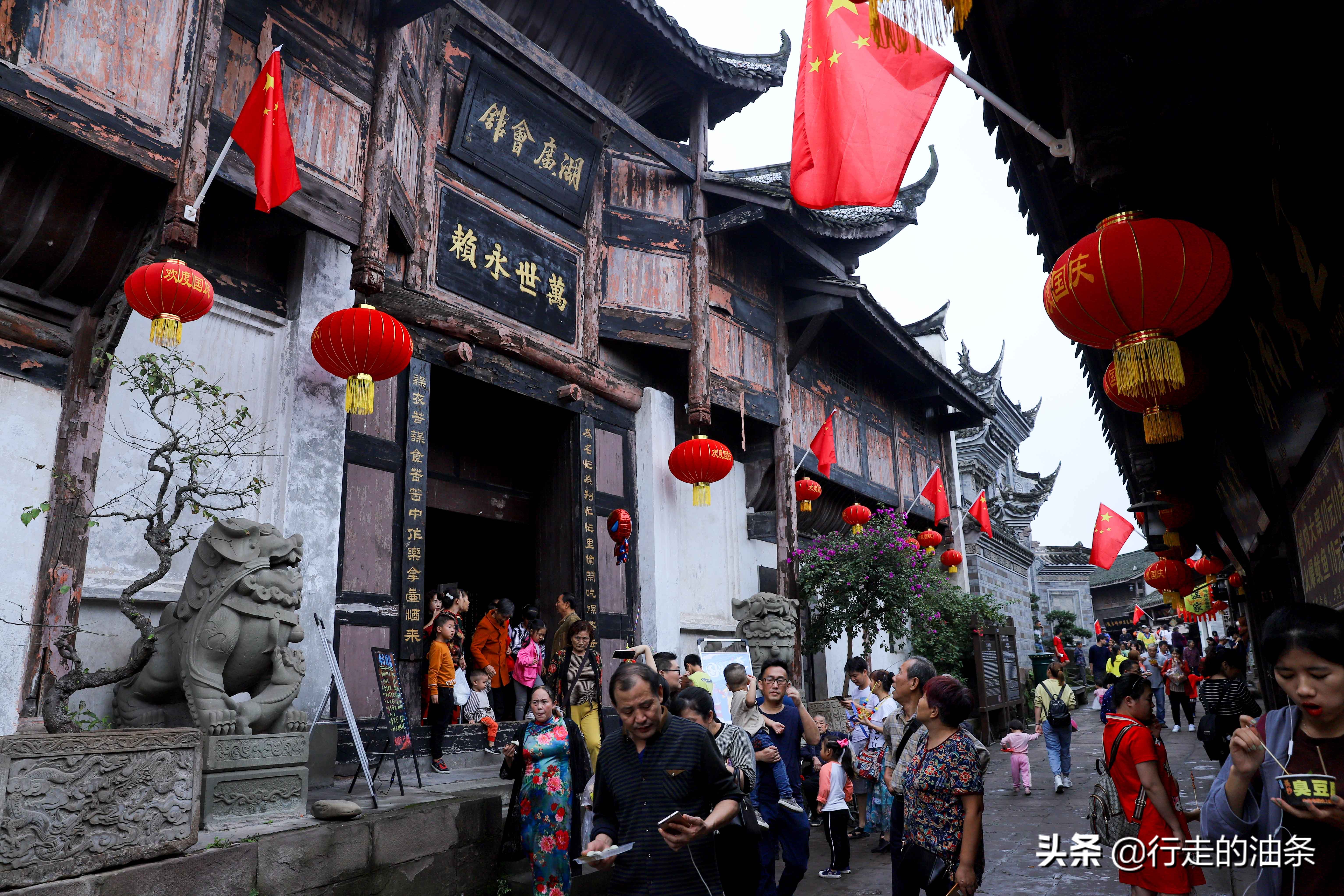 重庆旅游打卡老街磁器口,重庆自驾凤凰古城游记