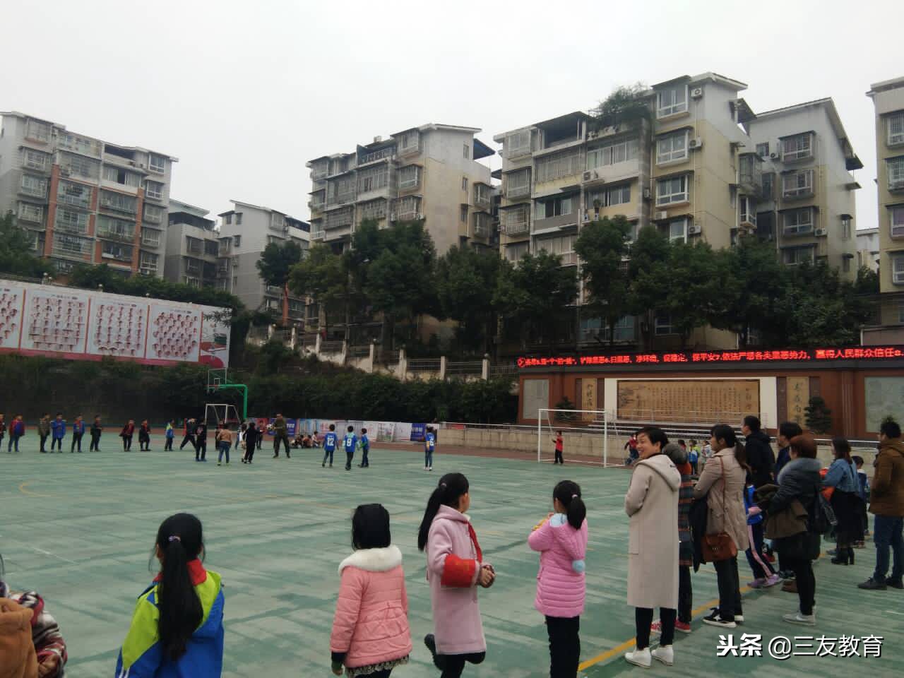 比赛日：苟局长一句“足球青训，我来晚了”，正点亮校园足球梦想