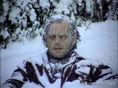 宝宝嘴角上火是什么样的,宝宝上火引起的烂嘴角该怎么治疗