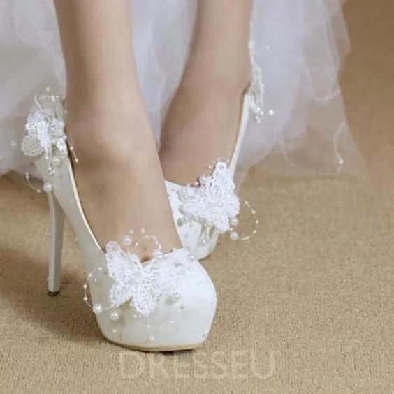 买了双白色高跟鞋，嫌太单调，稍加改造就美过新娘鞋，附教程