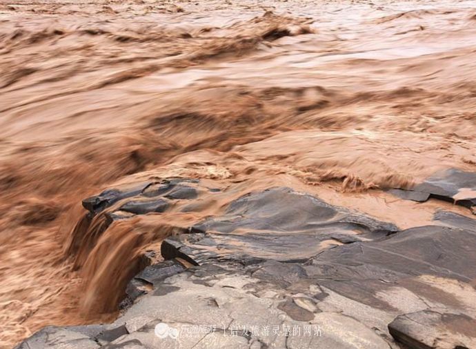 “盖河漩涡，如一壶然。”跃然纸上似惊鸿戏水