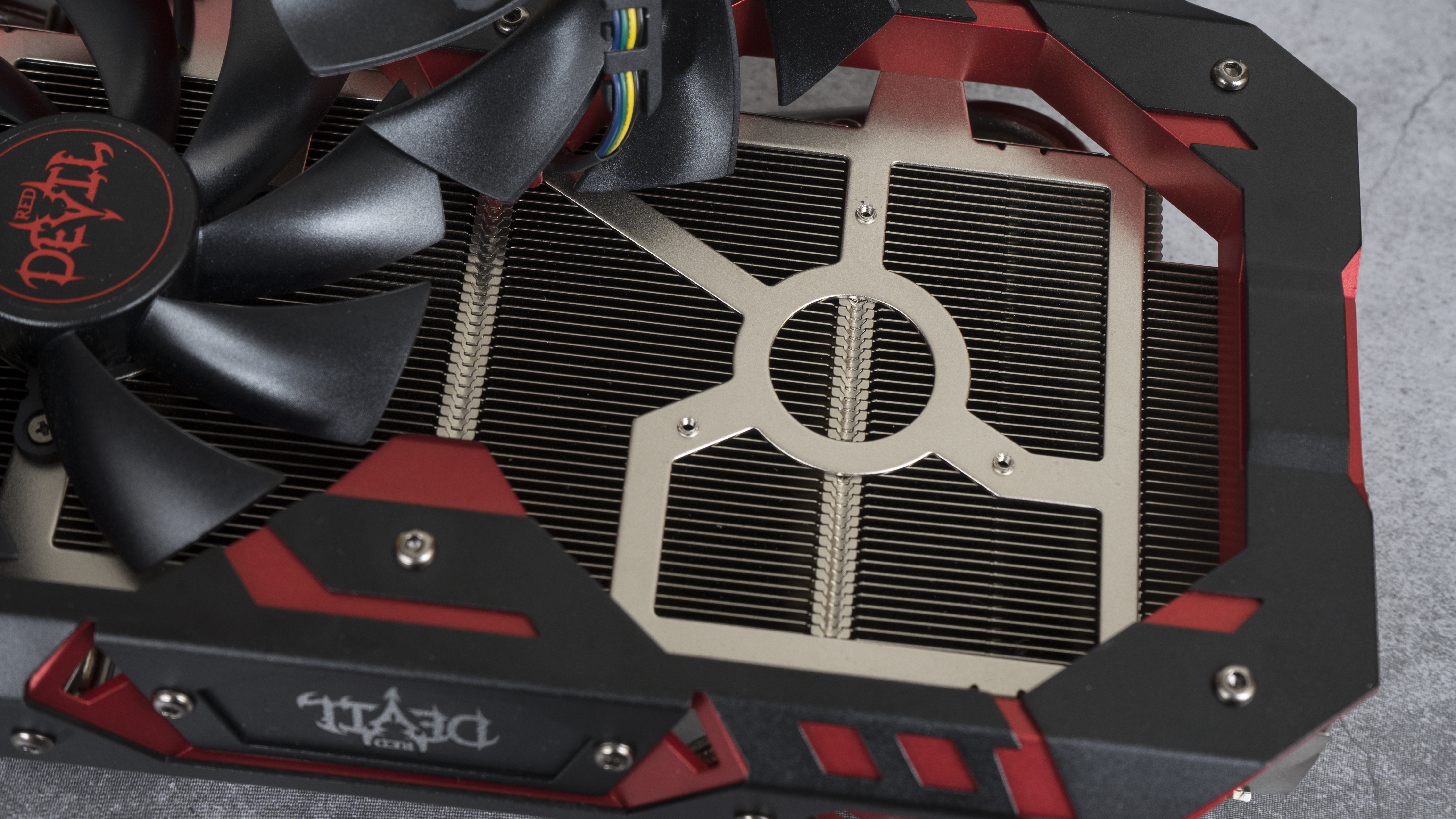 迪兰rx5908g显卡测评,rx590迪兰恶魔和蓝宝石超白金