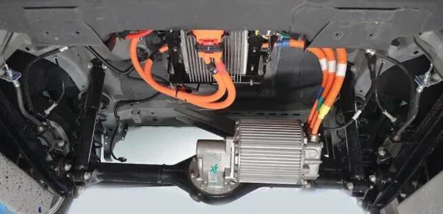 五菱宏光miniev与奔奔estar比较,五菱宏光mini长安奔奔ev哪个好