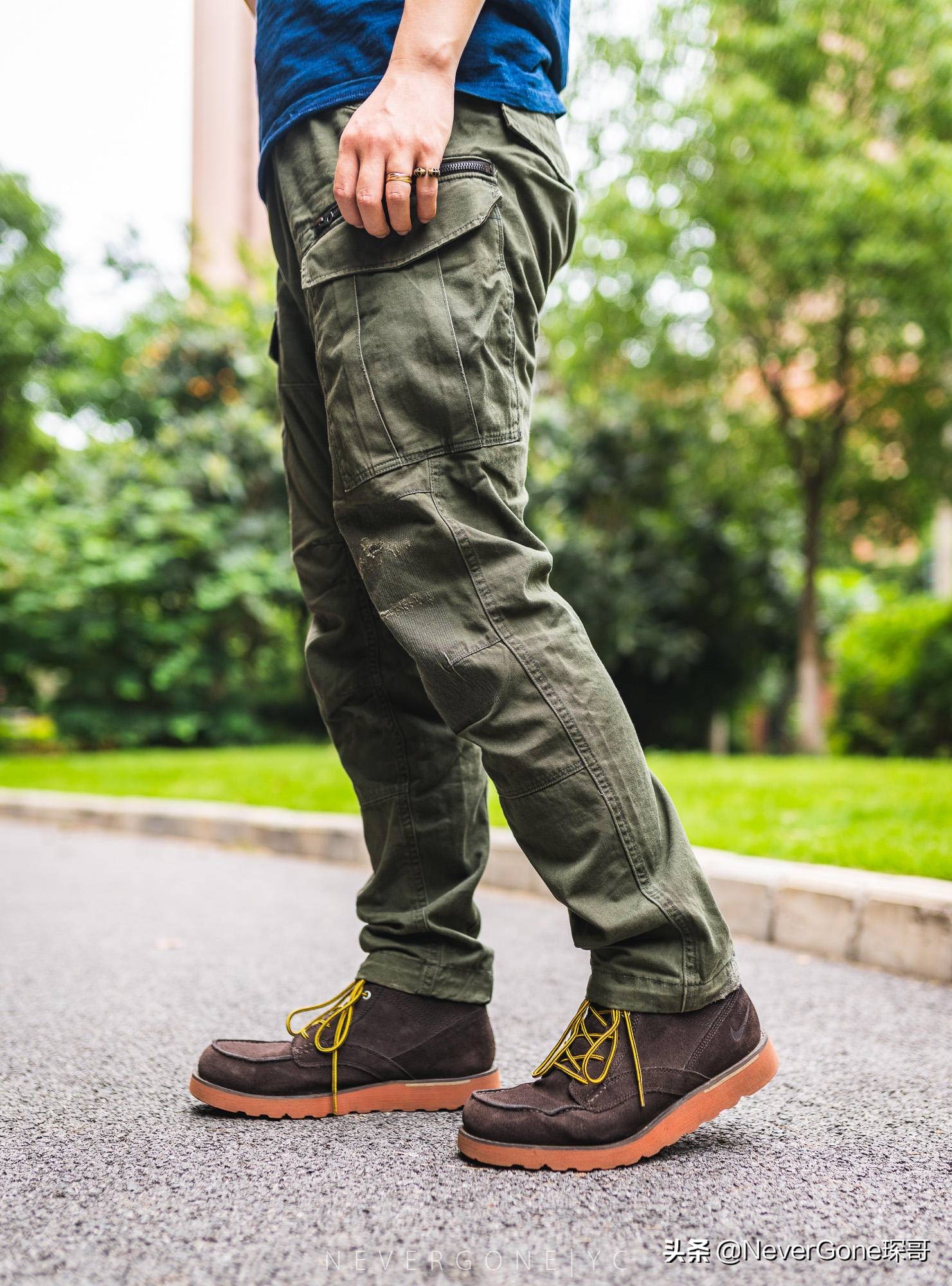 一双nike跑步鞋300,耐克复古经典低帮运动鞋