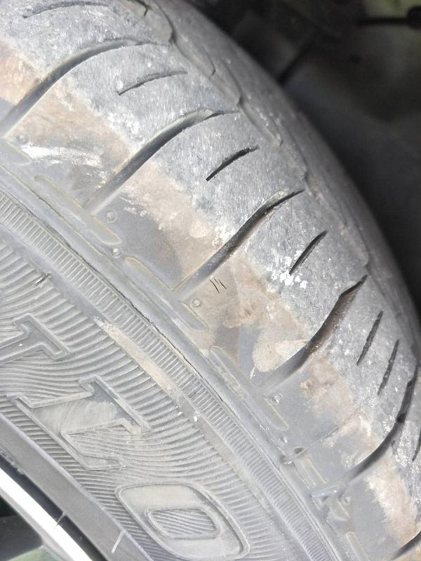 新款卡罗拉轮胎开裂,卡罗拉2018年轮胎侧面很多小裂纹