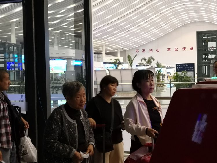 青岛西站检票需要纸质车票吗,青岛西站最新信息