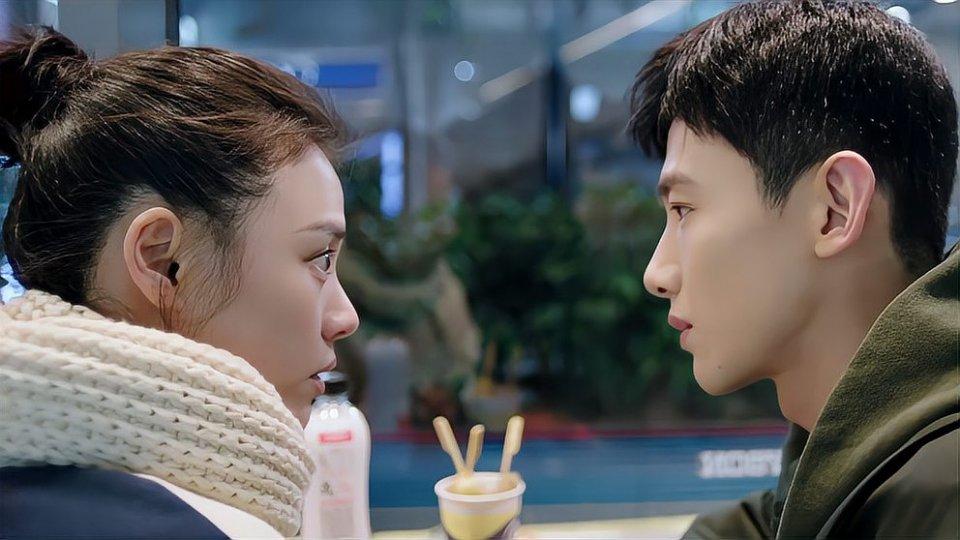 城池营垒女主扔帽子,城池营垒女二叫什么