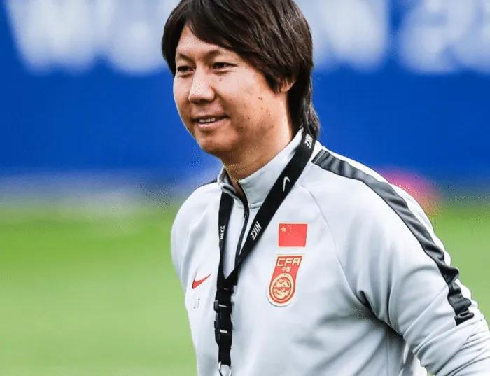 国足输球谁来负责,国足输球后笑着离场