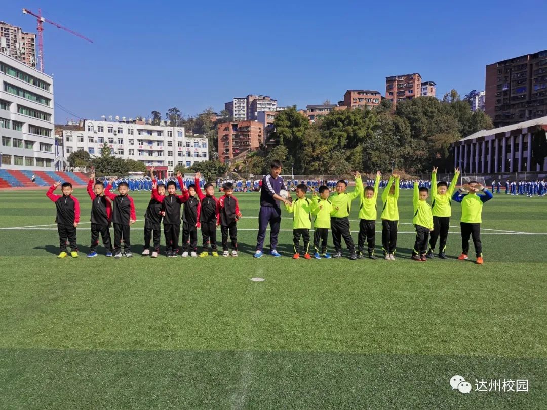 宣汉清溪中心小学足球比赛,师源外国语小学2024运动会直播