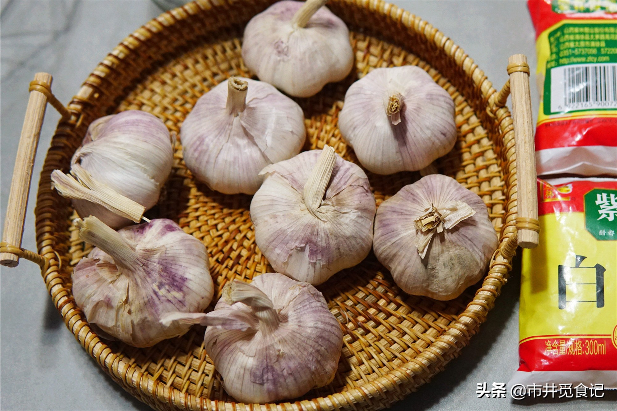 腊八蒜不放醋行吗,腊八蒜不绿有影响吗