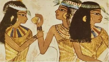 肥皂是如何走入普通市民生活，终结了用尿液洗衣服的历史？