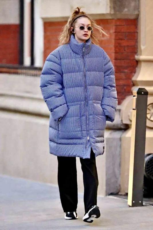 冬季羽绒服显瘦显高穿搭,适合小个子穿的羽绒服显瘦