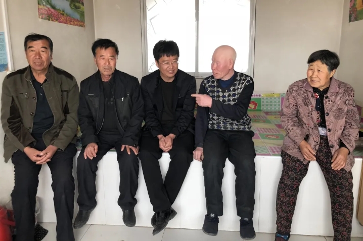 下乡助力老区摘穷帽,蹲点摘穷帽