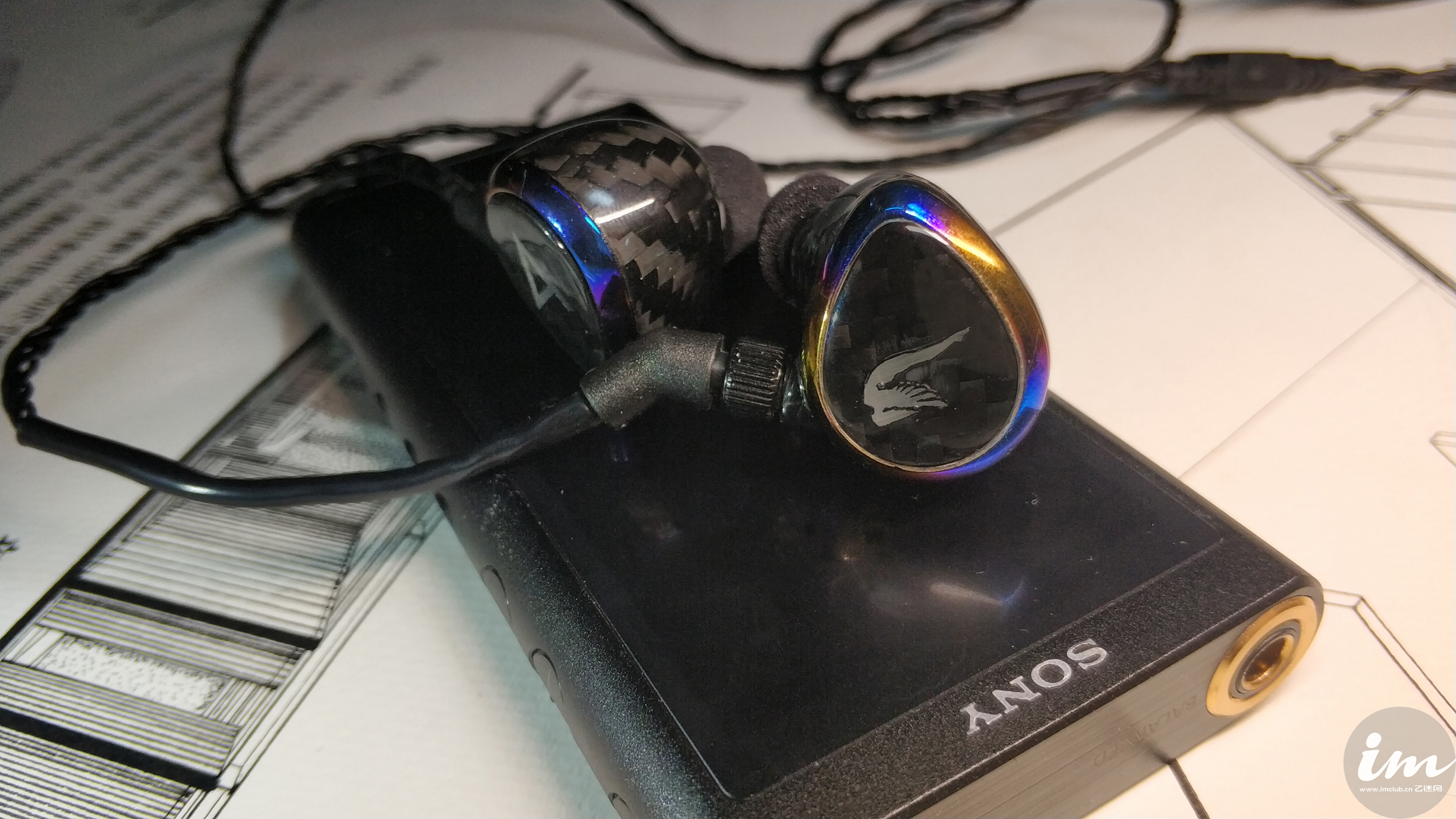 sr15和zx300区别,sr15艾利和对比索尼zx505