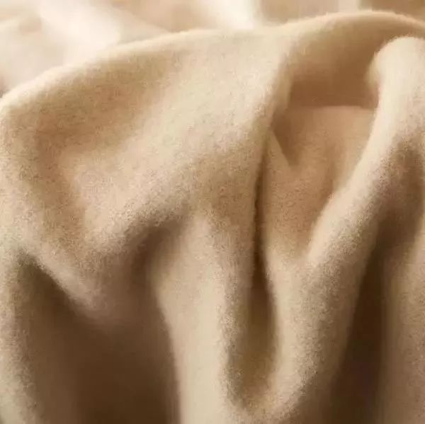 雨衣材质羽绒服脏了怎么清洗,羽绒服专用清洁湿巾能擦皮衣么