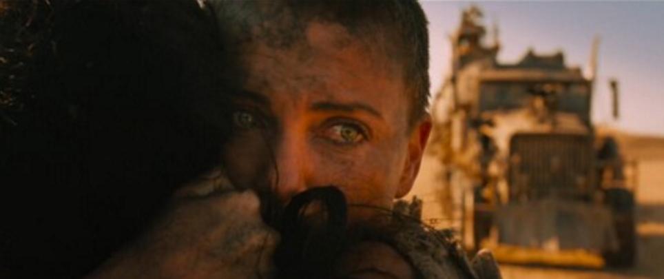 《狂暴之路》：疯狂高燃的动作电影背后，竟是女权的涅槃重生