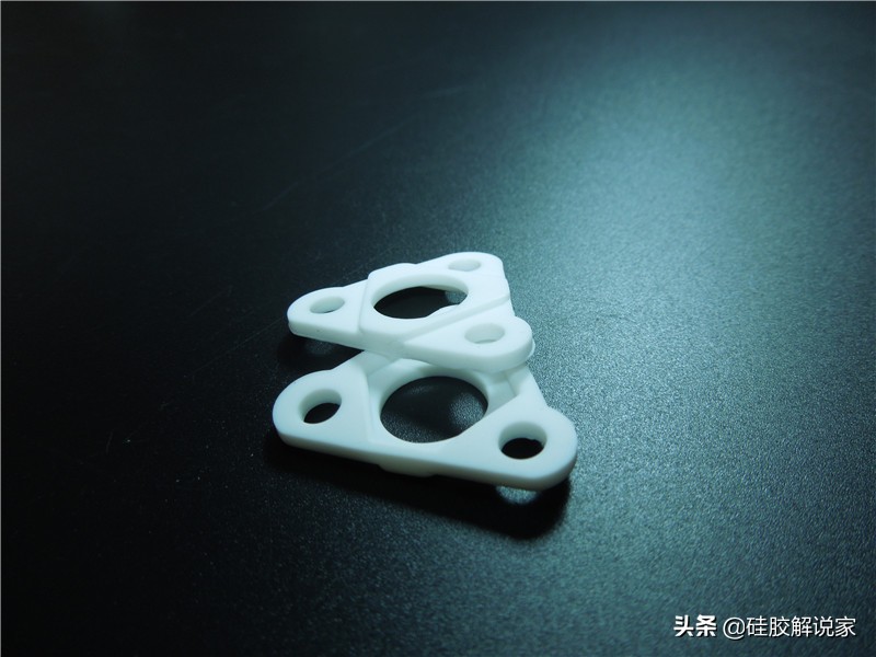 硅胶发黄是什么导致的,硅胶材质容易变黄吗