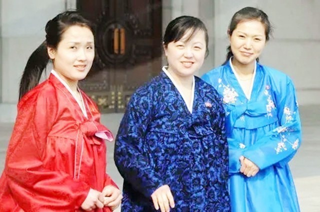 朝鲜实地拍摄,朝鲜士兵观察韩国动态图片