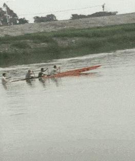 回家的路上看到这么多钱，背包都装不下啊，现在该怎么办