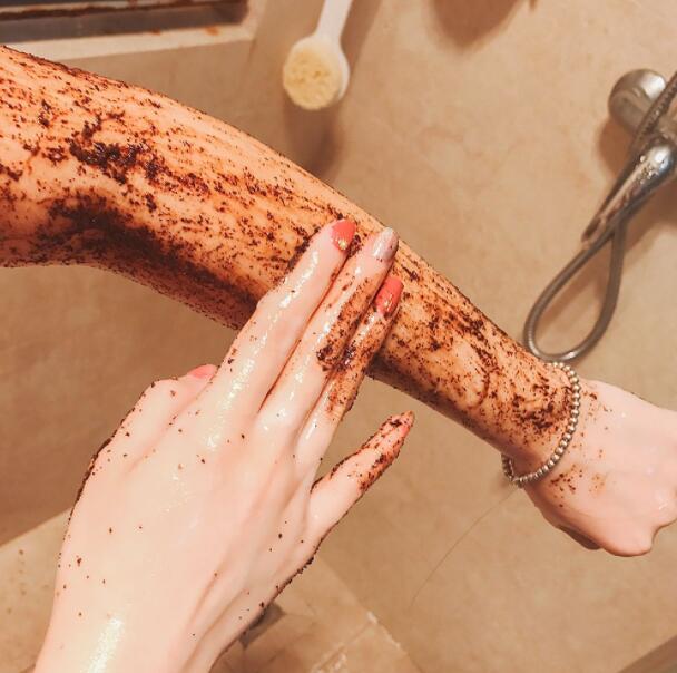 后背干燥长痘痘的原因和解决方法,背后长痘痘的原因和解决方法女生