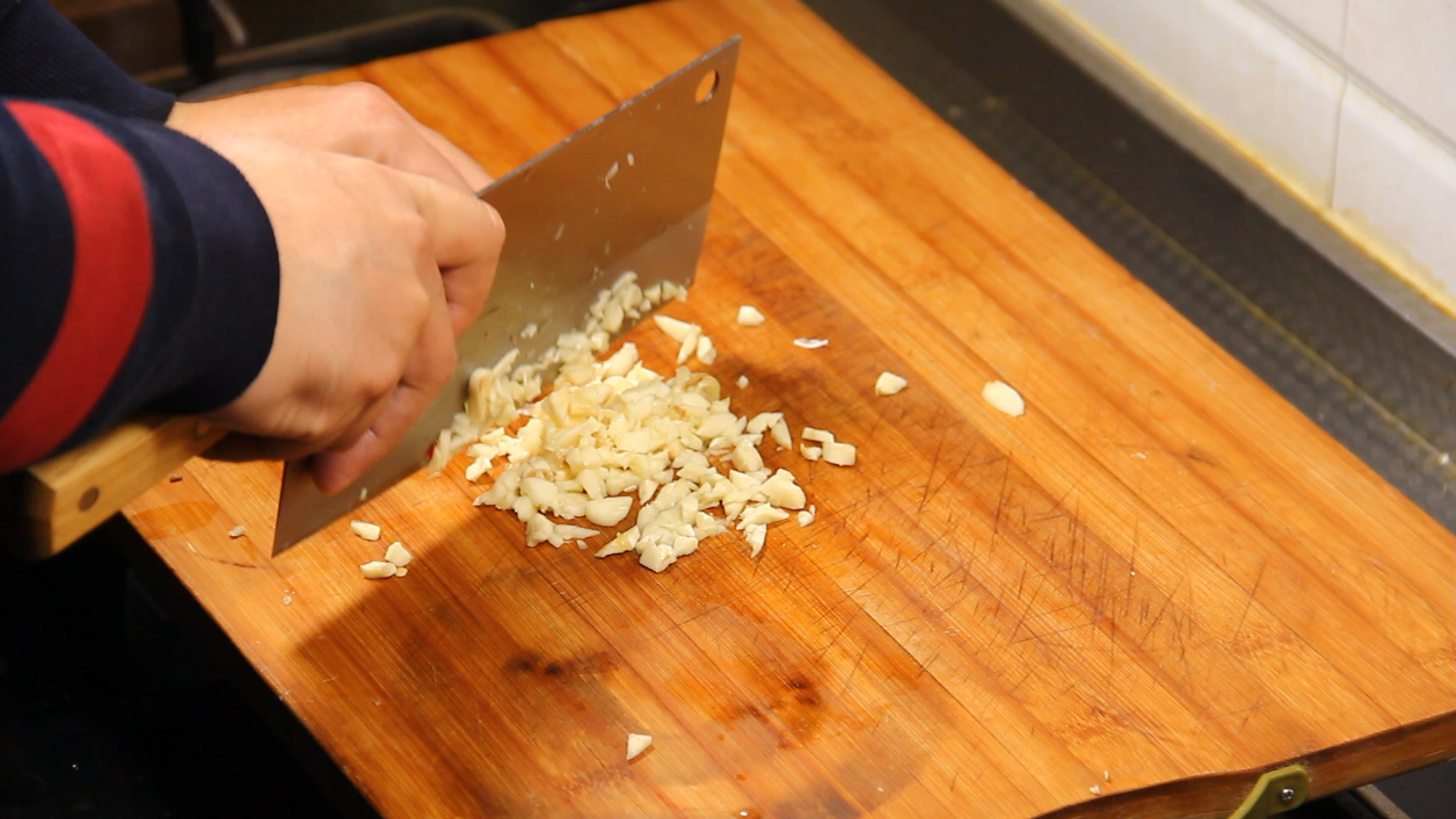 香菇牛肉酱二元一罐,香菇牛肉酱方便携带一小盒